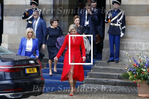 Amsterdam 12 april 2023
Staatsbezoek Macron aan Nederland .  Ook zijn vrouw Brigitte was aanwezig alsmeder Koning Willem Alexander en Koningin Maxima . Hier verlaten ze paleis op de Dam.