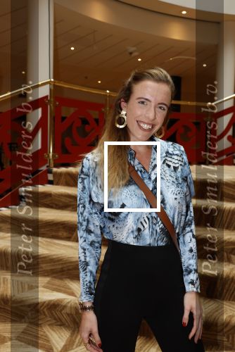 Zeist 26 maart 2023
Hans Kazan viert zijn 70e verjaardag en presenteert zijn boek. Ook krijgt hij een koninklijke onderscheiding in het Figi Theater/Hotel. Ook zijn vrouw Wendy is er natuurlijk bij. Lara Kazan