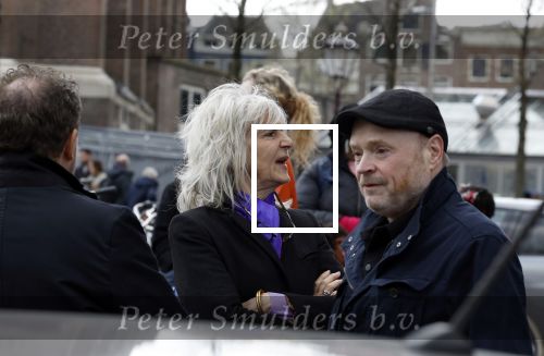 Amsterdam 15 april 2023
Herdenkingstdienst vooraf aan de begrafenis van Huub Oosterhuis in de Westertoren . Daarna gingen ze met de boot naar begraafplaats Zorgvlied.
Aanwezig oa Trijntje Oosterhuis met kinderen en partner Alvin Lewis , Tjeerd Oosterhuis en vrouw Edsilia Rombley met kinderen en moeder en de partner van Huub Oosterhuis