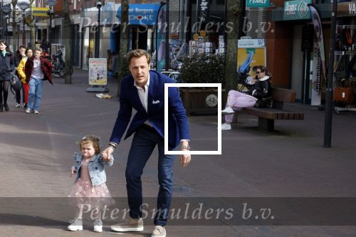Noordwijk 30 maart 2023
Boekpresentatie Maxime Meiland in de winkel van haar zus Montana.
Verder Aanwezig Martien Meiland Erica Meiland en haar man Leroy Molkenboer en hun kinderen Claire en Vive. Ook de schrijver van het boek Jan Dijkgraaf.