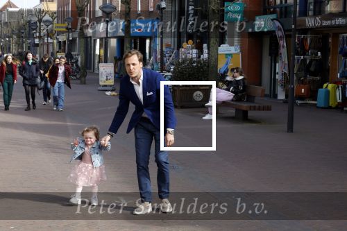Noordwijk 30 maart 2023
Boekpresentatie Maxime Meiland in de winkel van haar zus Montana.
Verder Aanwezig Martien Meiland Erica Meiland en haar man Leroy Molkenboer en hun kinderen Claire en Vive. Ook de schrijver van het boek Jan Dijkgraaf.