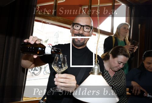 Amsterdam 20 april 2023
Presentatie  van blad de Linda in een cafe in het centrum van Amsterdam waar een bier gepresenteerd wordt. Het bier is in samenwerking met Grolsch. maik de Boer