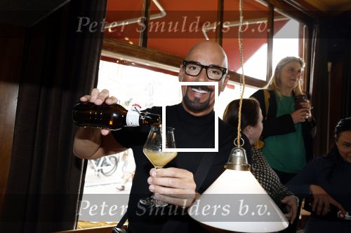 Amsterdam 20 april 2023
Presentatie  van blad de Linda in een cafe in het centrum van Amsterdam waar een bier gepresenteerd wordt. Het bier is in samenwerking met Grolsch. maik de Boer