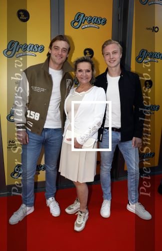 Amsterdam 3 april 2023
Premiere Grease in het DeLaMar theater.
Mariska v Kolck met zoons