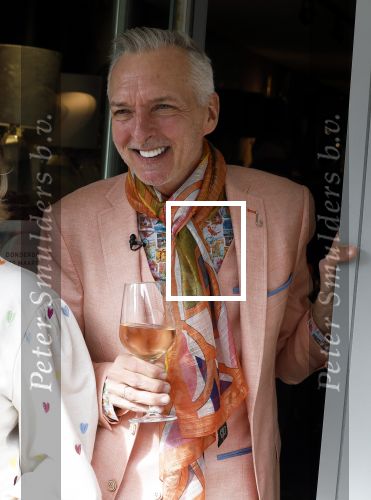 Noordwijk 30 maart 2023
Boekpresentatie Maxime Meiland in de winkel van haar zus Montana.
Verder Aanwezig Martien Meiland Erica Meiland en haar man Leroy Molkenboer en hun kinderen Claire en Vive. Ook de schrijver van het boek Jan Dijkgraaf.
