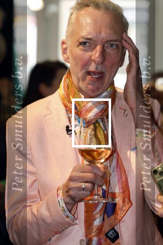 Noordwijk 30 maart 2023
Boekpresentatie Maxime Meiland in de winkel van haar zus Montana.
Verder Aanwezig Martien Meiland Erica Meiland en haar man Leroy Molkenboer en hun kinderen Claire en Vive. Ook de schrijver van het boek Jan Dijkgraaf.