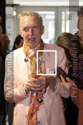 Noordwijk 30 maart 2023
Boekpresentatie Maxime Meiland in de winkel van haar zus Montana.
Verder Aanwezig Martien Meiland Erica Meiland en haar man Leroy Molkenboer en hun kinderen Claire en Vive. Ook de schrijver van het boek Jan Dijkgraaf.