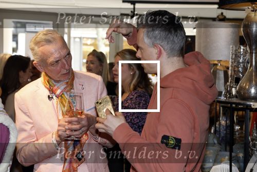 Noordwijk 30 maart 2023
Boekpresentatie Maxime Meiland in de winkel van haar zus Montana.
Verder Aanwezig Martien Meiland Erica Meiland en haar man Leroy Molkenboer en hun kinderen Claire en Vive. Ook de schrijver van het boek Jan Dijkgraaf.