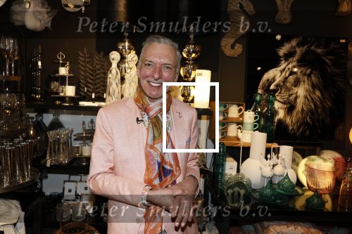 Noordwijk 30 maart 2023
Boekpresentatie Maxime Meiland in de winkel van haar zus Montana.
Verder Aanwezig Martien Meiland Erica Meiland en haar man Leroy Molkenboer en hun kinderen Claire en Vive. Ook de schrijver van het boek Jan Dijkgraaf.