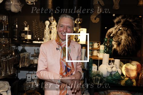 Noordwijk 30 maart 2023
Boekpresentatie Maxime Meiland in de winkel van haar zus Montana.
Verder Aanwezig Martien Meiland Erica Meiland en haar man Leroy Molkenboer en hun kinderen Claire en Vive. Ook de schrijver van het boek Jan Dijkgraaf.