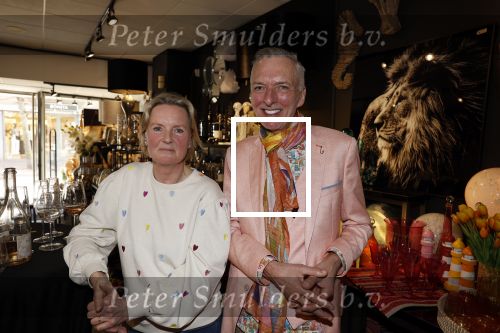 Noordwijk 30 maart 2023
Boekpresentatie Maxime Meiland in de winkel van haar zus Montana.
Verder Aanwezig Martien Meiland Erica Meiland en haar man Leroy Molkenboer en hun kinderen Claire en Vive. Ook de schrijver van het boek Jan Dijkgraaf.