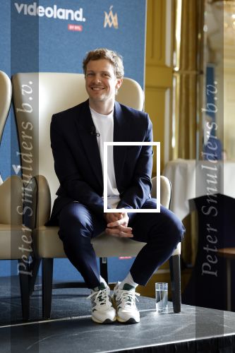 Amsterdam 16 maart 2023
Presentatie serie over koningin Maxima die Videoland uit gaat zenden.
Presentatie was in het Amstel Hotel . Martijn lakemeier Gaat Koning Willem Alexander spelen en de Argentijnse actrice Delfina Chaves speelt Koningin Maxima . Daphne Bunskoek presenteerde het.
Ook Peter v d Vorst en Rachel van Bommel (producente) waren ook aanwezig.