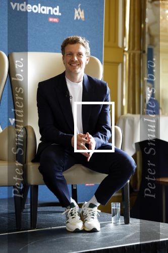 Amsterdam 16 maart 2023
Presentatie serie over koningin Maxima die Videoland uit gaat zenden.
Presentatie was in het Amstel Hotel . Martijn lakemeier Gaat Koning Willem Alexander spelen en de Argentijnse actrice Delfina Chaves speelt Koningin Maxima . Daphne Bunskoek presenteerde het.
Ook Peter v d Vorst en Rachel van Bommel (producente) waren ook aanwezig.