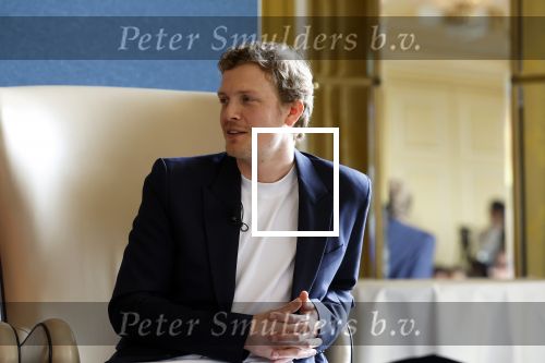 Amsterdam 16 maart 2023
Presentatie serie over koningin Maxima die Videoland uit gaat zenden.
Presentatie was in het Amstel Hotel . Martijn lakemeier Gaat Koning Willem Alexander spelen en de Argentijnse actrice Delfina Chaves speelt Koningin Maxima . Daphne Bunskoek presenteerde het.
Ook Peter v d Vorst en Rachel van Bommel (producente) waren ook aanwezig.