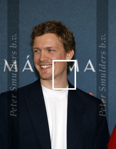 Amsterdam 16 maart 2023
Presentatie serie over koningin Maxima die Videoland uit gaat zenden.
Presentatie was in het Amstel Hotel . Martijn lakemeier Gaat Koning Willem Alexander spelen en de Argentijnse actrice Delfina Chaves speelt Koningin Maxima . Daphne Bunskoek presenteerde het.
Ook Peter v d Vorst en Rachel van Bommel (producente) waren ook aanwezig.