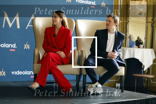 Amsterdam 16 maart 2023
Presentatie serie over koningin Maxima die Videoland uit gaat zenden.
Presentatie was in het Amstel Hotel . Martijn lakemeier Gaat Koning Willem Alexander spelen en de Argentijnse actrice Delfina Chaves speelt Koningin Maxima . Daphne Bunskoek presenteerde het.
Ook Peter v d Vorst en Rachel van Bommel (producente) waren ook aanwezig.
