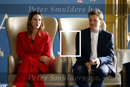 Amsterdam 16 maart 2023
Presentatie serie over koningin Maxima die Videoland uit gaat zenden.
Presentatie was in het Amstel Hotel . Martijn lakemeier Gaat Koning Willem Alexander spelen en de Argentijnse actrice Delfina Chaves speelt Koningin Maxima . Daphne Bunskoek presenteerde het.
Ook Peter v d Vorst en Rachel van Bommel (producente) waren ook aanwezig.