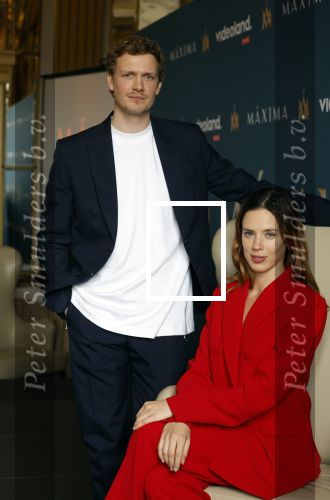 Amsterdam 16 maart 2023
Presentatie serie over koningin Maxima die Videoland uit gaat zenden.
Presentatie was in het Amstel Hotel . Martijn lakemeier Gaat Koning Willem Alexander spelen en de Argentijnse actrice Delfina Chaves speelt Koningin Maxima . Daphne Bunskoek presenteerde het.
Ook Peter v d Vorst en Rachel van Bommel (producente) waren ook aanwezig.