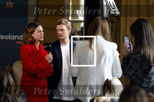 Amsterdam 16 maart 2023
Presentatie serie over koningin Maxima die Videoland uit gaat zenden.
Presentatie was in het Amstel Hotel . Martijn lakemeier Gaat Koning Willem Alexander spelen en de Argentijnse actrice Delfina Chaves speelt Koningin Maxima . Daphne Bunskoek presenteerde het.
Ook Peter v d Vorst en Rachel van Bommel (producente) waren ook aanwezig.