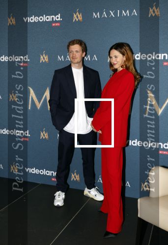 Amsterdam 16 maart 2023
Presentatie serie over koningin Maxima die Videoland uit gaat zenden.
Presentatie was in het Amstel Hotel . Martijn lakemeier Gaat Koning Willem Alexander spelen en de Argentijnse actrice Delfina Chaves speelt Koningin Maxima . Daphne Bunskoek presenteerde het.
Ook Peter v d Vorst en Rachel van Bommel (producente) waren ook aanwezig.
