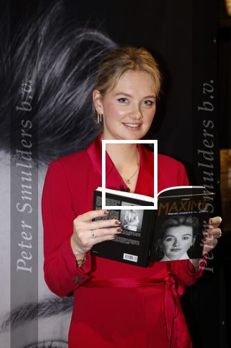 Noordwijk 30 maart 2023
Boekpresentatie Maxime Meiland in de winkel van haar zus Montana.
Verder Aanwezig Martien Meiland Erica Meiland en haar man Leroy Molkenboer en hun kinderen Claire en Vive. Ook de schrijver van het boek Jan Dijkgraaf.