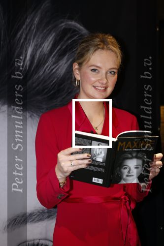 Noordwijk 30 maart 2023
Boekpresentatie Maxime Meiland in de winkel van haar zus Montana.
Verder Aanwezig Martien Meiland Erica Meiland en haar man Leroy Molkenboer en hun kinderen Claire en Vive. Ook de schrijver van het boek Jan Dijkgraaf.