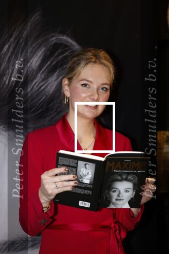 Noordwijk 30 maart 2023
Boekpresentatie Maxime Meiland in de winkel van haar zus Montana.
Verder Aanwezig Martien Meiland Erica Meiland en haar man Leroy Molkenboer en hun kinderen Claire en Vive. Ook de schrijver van het boek Jan Dijkgraaf.
