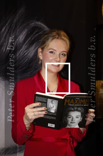 Noordwijk 30 maart 2023
Boekpresentatie Maxime Meiland in de winkel van haar zus Montana.
Verder Aanwezig Martien Meiland Erica Meiland en haar man Leroy Molkenboer en hun kinderen Claire en Vive. Ook de schrijver van het boek Jan Dijkgraaf.