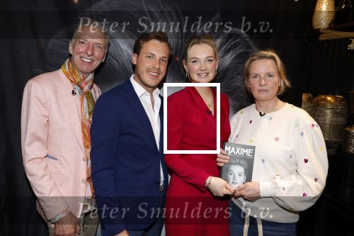 Noordwijk 30 maart 2023
Boekpresentatie Maxime Meiland in de winkel van haar zus Montana.
Verder Aanwezig Martien Meiland Erica Meiland en haar man Leroy Molkenboer en hun kinderen Claire en Vive. Ook de schrijver van het boek Jan Dijkgraaf.
