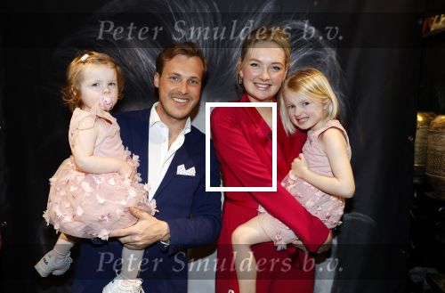 Noordwijk 30 maart 2023
Boekpresentatie Maxime Meiland in de winkel van haar zus Montana.
Verder Aanwezig Martien Meiland Erica Meiland en haar man Leroy Molkenboer en hun kinderen Claire en Vive. Ook de schrijver van het boek Jan Dijkgraaf.
