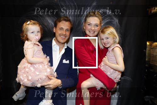 Noordwijk 30 maart 2023
Boekpresentatie Maxime Meiland in de winkel van haar zus Montana.
Verder Aanwezig Martien Meiland Erica Meiland en haar man Leroy Molkenboer en hun kinderen Claire en Vive. Ook de schrijver van het boek Jan Dijkgraaf.