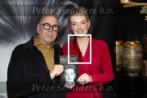 Noordwijk 30 maart 2023
Boekpresentatie Maxime Meiland in de winkel van haar zus Montana.
Verder Aanwezig Martien Meiland Erica Meiland en haar man Leroy Molkenboer en hun kinderen Claire en Vive. Ook de schrijver van het boek Jan Dijkgraaf.