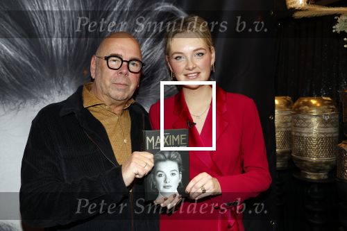 Noordwijk 30 maart 2023
Boekpresentatie Maxime Meiland in de winkel van haar zus Montana.
Verder Aanwezig Martien Meiland Erica Meiland en haar man Leroy Molkenboer en hun kinderen Claire en Vive. Ook de schrijver van het boek Jan Dijkgraaf.