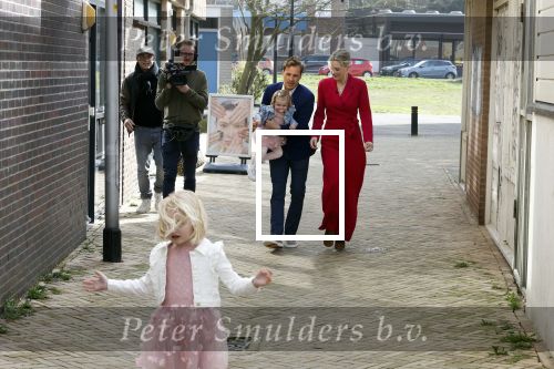 Noordwijk 30 maart 2023
Boekpresentatie Maxime Meiland in de winkel van haar zus Montana.
Verder Aanwezig Martien Meiland Erica Meiland en haar man Leroy Molkenboer en hun kinderen Claire en Vive. Ook de schrijver van het boek Jan Dijkgraaf.