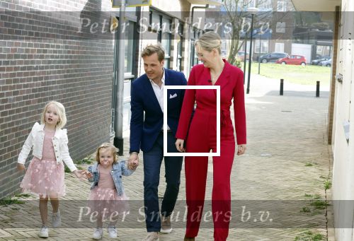 Noordwijk 30 maart 2023
Boekpresentatie Maxime Meiland in de winkel van haar zus Montana.
Verder Aanwezig Martien Meiland Erica Meiland en haar man Leroy Molkenboer en hun kinderen Claire en Vive. Ook de schrijver van het boek Jan Dijkgraaf.