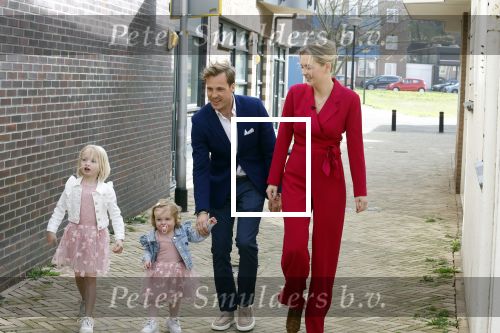 Noordwijk 30 maart 2023
Boekpresentatie Maxime Meiland in de winkel van haar zus Montana.
Verder Aanwezig Martien Meiland Erica Meiland en haar man Leroy Molkenboer en hun kinderen Claire en Vive. Ook de schrijver van het boek Jan Dijkgraaf.