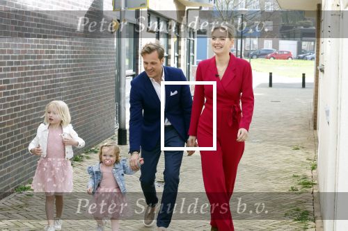 Noordwijk 30 maart 2023
Boekpresentatie Maxime Meiland in de winkel van haar zus Montana.
Verder Aanwezig Martien Meiland Erica Meiland en haar man Leroy Molkenboer en hun kinderen Claire en Vive. Ook de schrijver van het boek Jan Dijkgraaf.