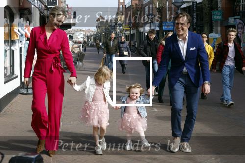 Noordwijk 30 maart 2023
Boekpresentatie Maxime Meiland in de winkel van haar zus Montana.
Verder Aanwezig Martien Meiland Erica Meiland en haar man Leroy Molkenboer en hun kinderen Claire en Vive. Ook de schrijver van het boek Jan Dijkgraaf.