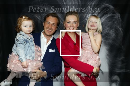 Noordwijk 30 maart 2023
Boekpresentatie Maxime Meiland in de winkel van haar zus Montana.
Verder Aanwezig Martien Meiland Erica Meiland en haar man Leroy Molkenboer en hun kinderen Claire en Vive. Ook de schrijver van het boek Jan Dijkgraaf.