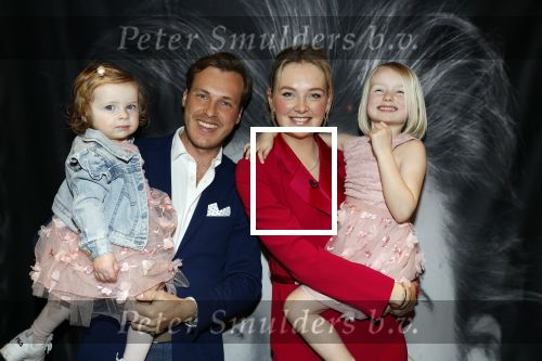 Noordwijk 30 maart 2023
Boekpresentatie Maxime Meiland in de winkel van haar zus Montana.
Verder Aanwezig Martien Meiland Erica Meiland en haar man Leroy Molkenboer en hun kinderen Claire en Vive. Ook de schrijver van het boek Jan Dijkgraaf.