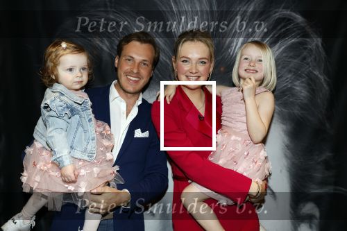 Noordwijk 30 maart 2023
Boekpresentatie Maxime Meiland in de winkel van haar zus Montana.
Verder Aanwezig Martien Meiland Erica Meiland en haar man Leroy Molkenboer en hun kinderen Claire en Vive. Ook de schrijver van het boek Jan Dijkgraaf.