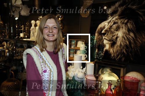 Noordwijk 30 maart 2023
Boekpresentatie Maxime Meiland in de winkel van haar zus Montana.
Verder Aanwezig Martien Meiland Erica Meiland en haar man Leroy Molkenboer en hun kinderen Claire en Vive. Ook de schrijver van het boek Jan Dijkgraaf.