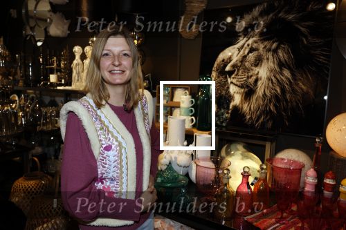 Noordwijk 30 maart 2023
Boekpresentatie Maxime Meiland in de winkel van haar zus Montana.
Verder Aanwezig Martien Meiland Erica Meiland en haar man Leroy Molkenboer en hun kinderen Claire en Vive. Ook de schrijver van het boek Jan Dijkgraaf.