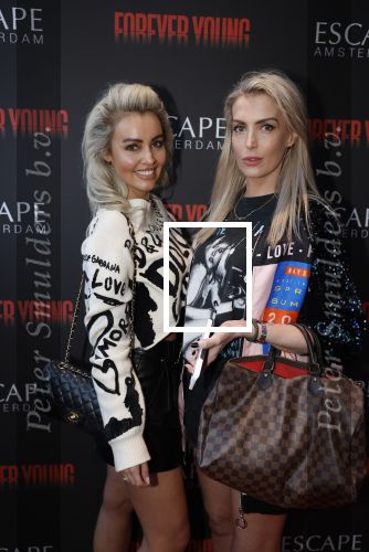 Amsterdam 30 maart 2023
Premiere show forever young in de escape.
Naomi v d Zwaan en Cheeru Mampaey
