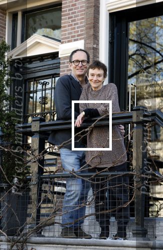 Amsterdam 5 april 2023
Nicci Gerrard en Sean French , het schrijvers echtpaar Nicci French met hun nieuwe boek in het centrum van Amster. Ze sliepen in het Ambassade Hotel.