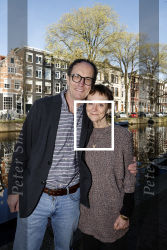 Amsterdam 5 april 2023
Nicci Gerrard en Sean French , het schrijvers echtpaar Nicci French met hun nieuwe boek in het centrum van Amster. Ze sliepen in het Ambassade Hotel.