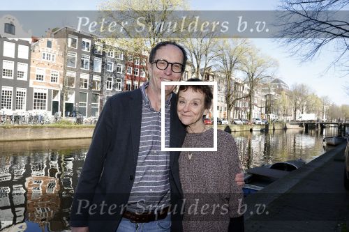 Amsterdam 5 april 2023
Nicci Gerrard en Sean French , het schrijvers echtpaar Nicci French met hun nieuwe boek in het centrum van Amster. Ze sliepen in het Ambassade Hotel.
