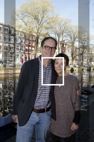 Amsterdam 5 april 2023
Nicci Gerrard en Sean French , het schrijvers echtpaar Nicci French met hun nieuwe boek in het centrum van Amster. Ze sliepen in het Ambassade Hotel.