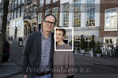 Amsterdam 5 april 2023
Nicci Gerrard en Sean French , het schrijvers echtpaar Nicci French met hun nieuwe boek in het centrum van Amster. Ze sliepen in het Ambassade Hotel.