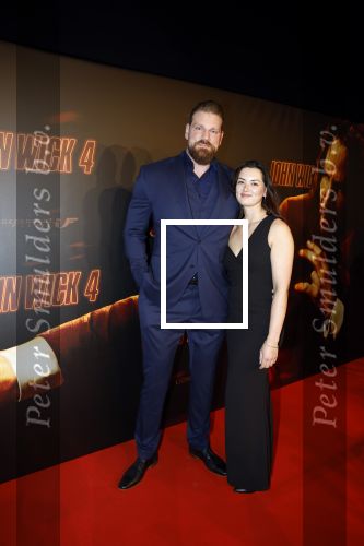Amsterdam 21 maart 2023
Premiere JohnWick in de kromhouthallen.
Olivier Richters ( the dutch Giant) kwam met zijn partner